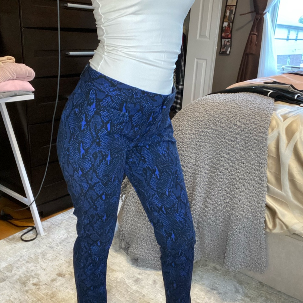 Banana republic snake skin pattern blue sloan sz 2